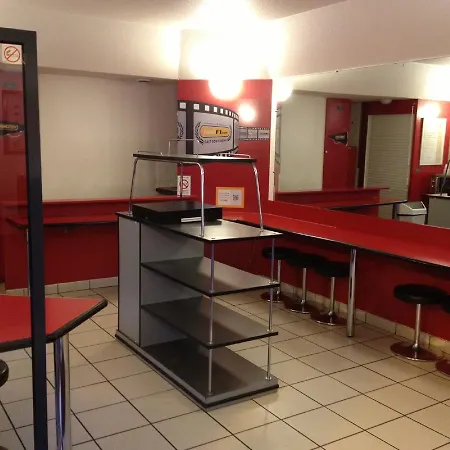 圣纳博尔德雷米雷蒙酒店 酒店